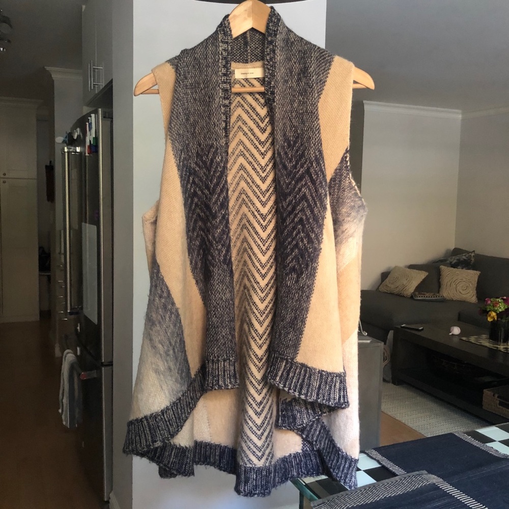 Cozy, mid-length sweater vest